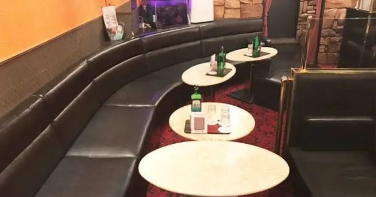 船橋トゥルースのメインフロア 店内内装 ＋テーブル側から撮影