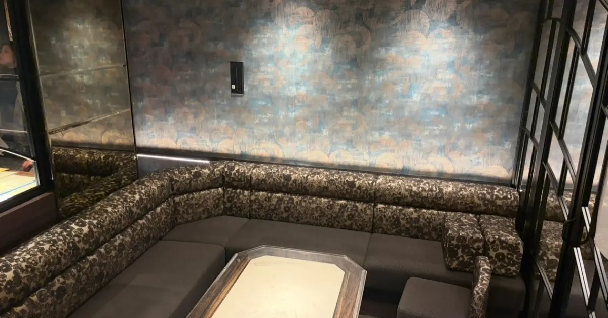 銀座キリンのメインフロア 店内内装 ソファ側から撮影