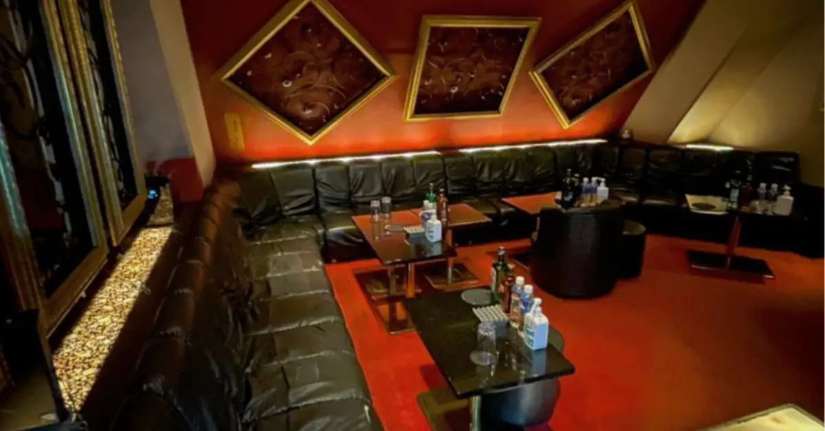 市川ダイヤモンドプリンセスのメインフロア 店内内装+カウンター側から撮影