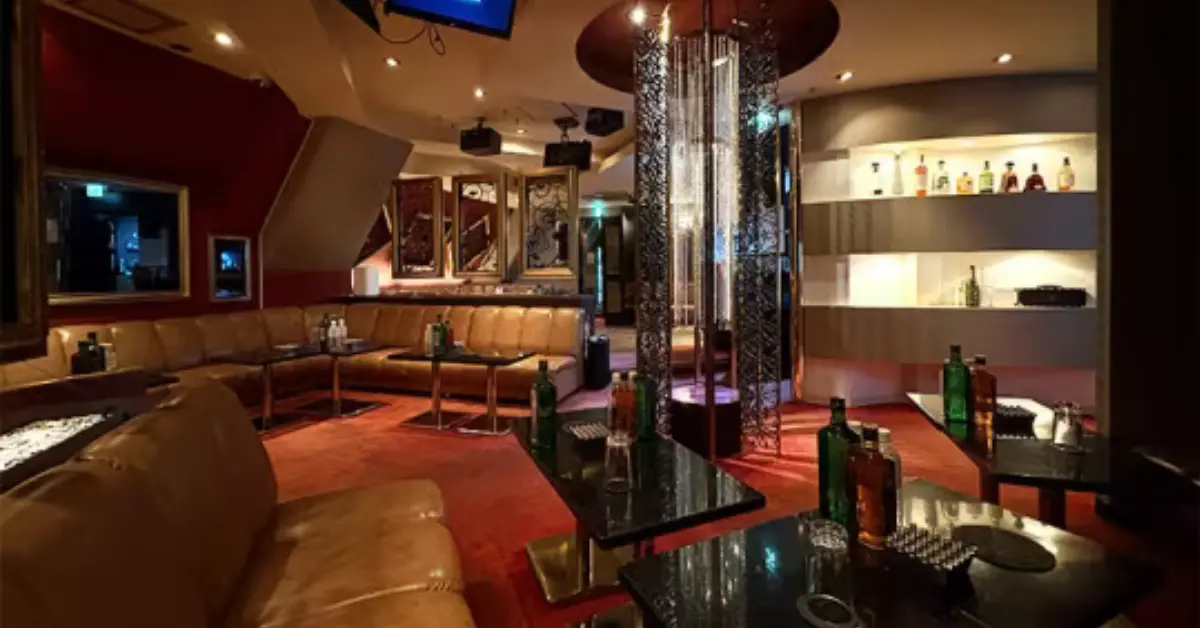 市川ダイヤモンドプリンセスのメインフロア 店内内装+テーブルから撮影