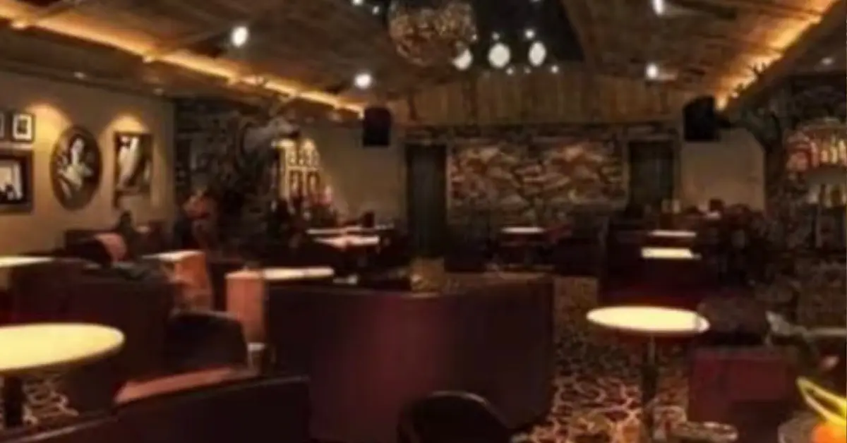 ｛池袋西口 フシチョウ （不死鳥）｝のメインフロア