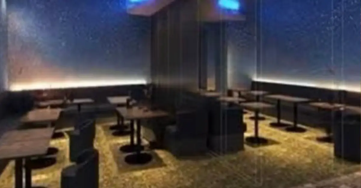 ｛池袋西口 フシチョウ （不死鳥）｝のメインフロア テーブル側から撮影