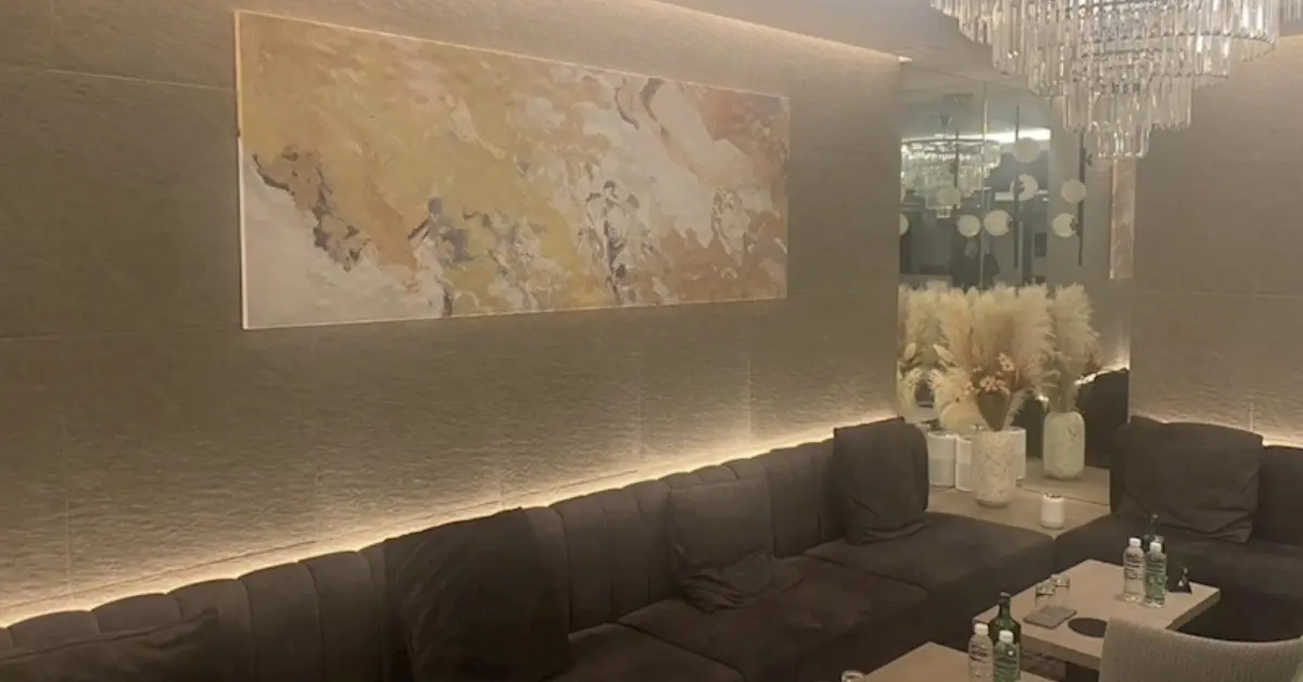 柏バロールのメインフロア 店内内装＋通路側から撮影