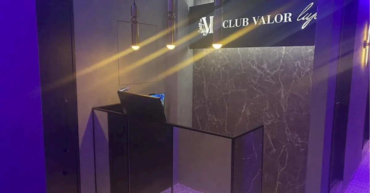 柏バロールのメインフロア 店内内装＋入り口側から撮影