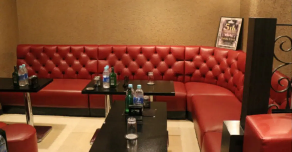 津田沼クラウンのメインフロア 店内内装+通路側から撮影