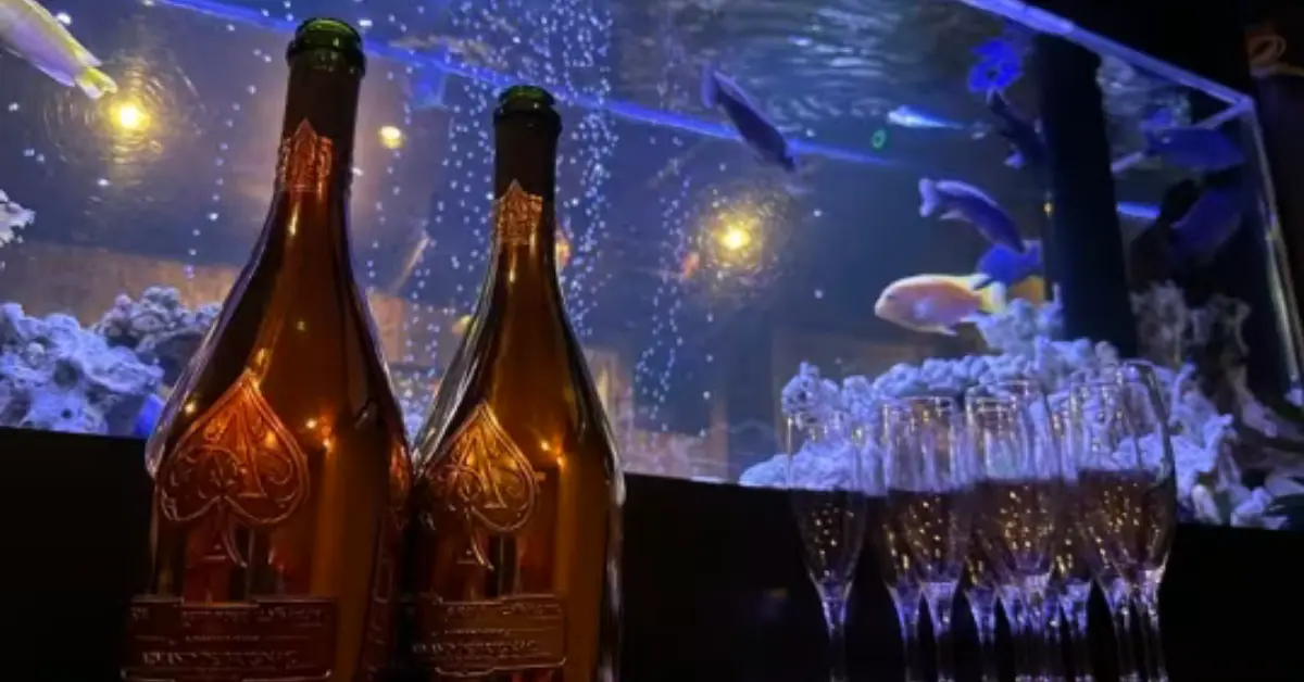 津田沼クラウンのメインフロア 店内内装+入り口側から撮影