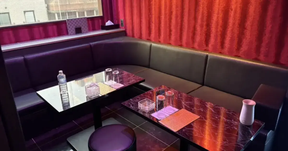 千葉富士見町セレーネの個室VIPルーム 店内内装+通路側から撮影