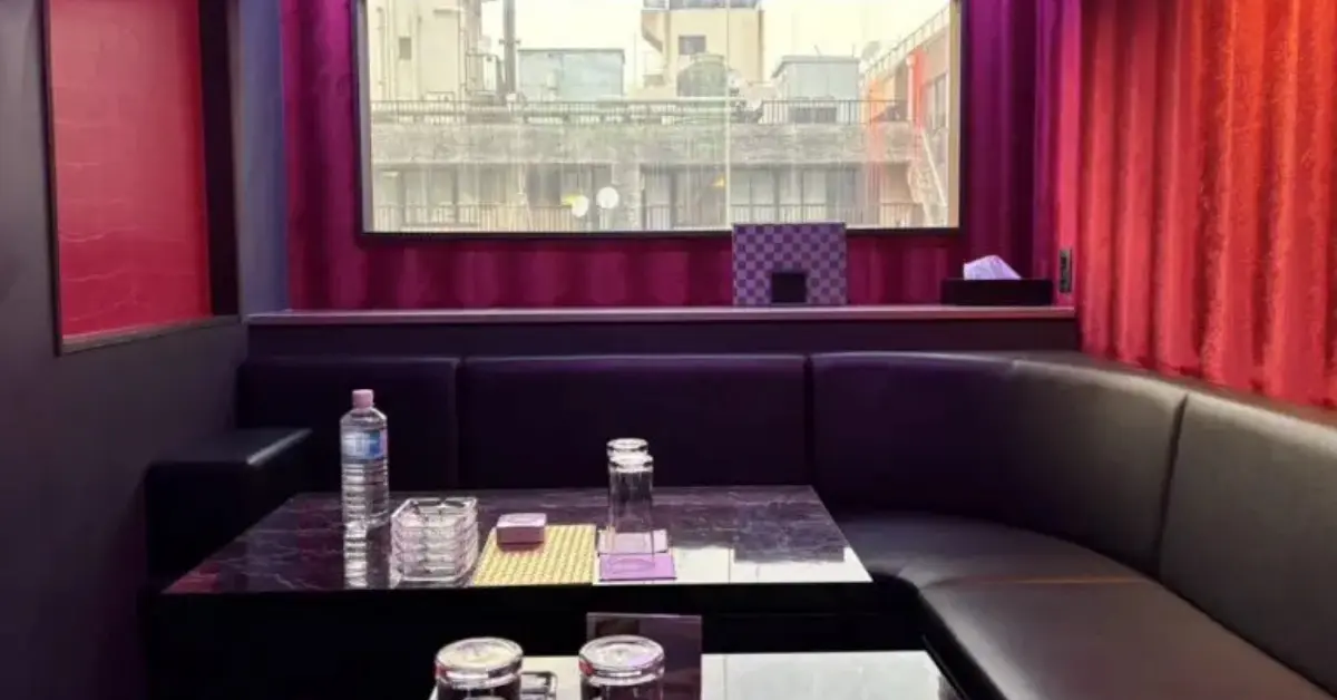 千葉富士見町セレーネの個室VIPルーム 店内内装+テーブル側から撮影