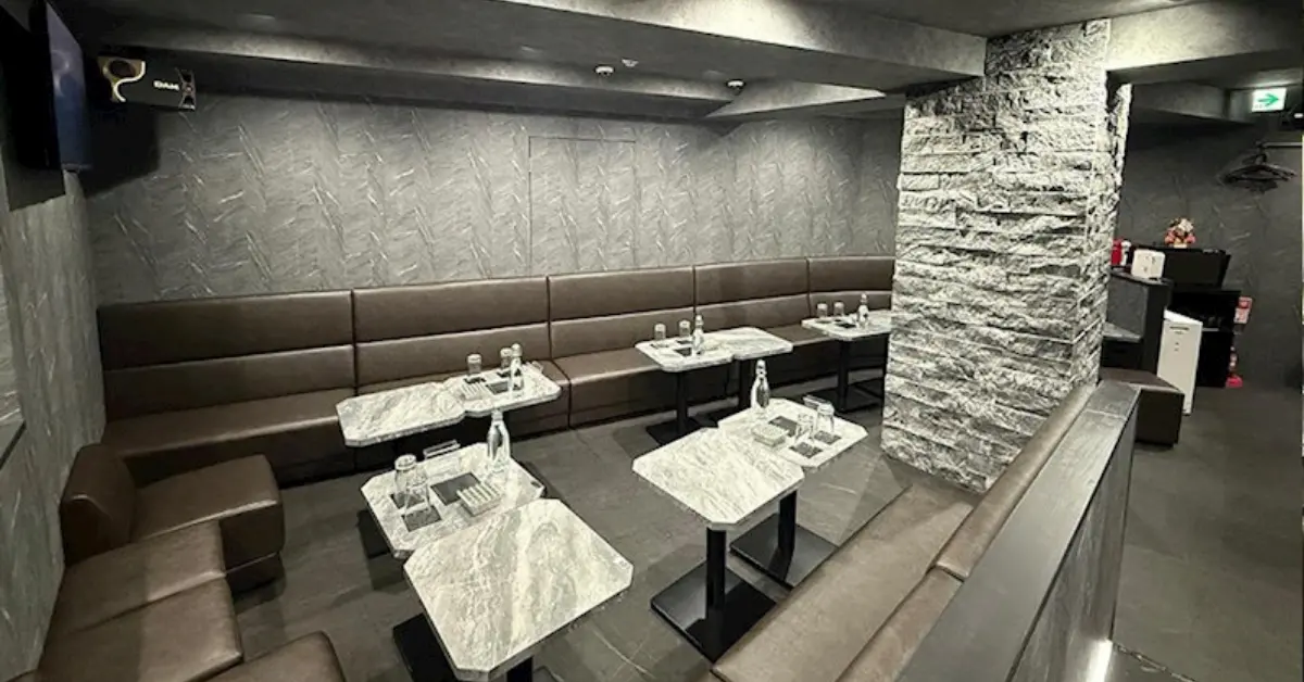 船橋ルアンのメインフロア 店内内装+入り口側から撮影