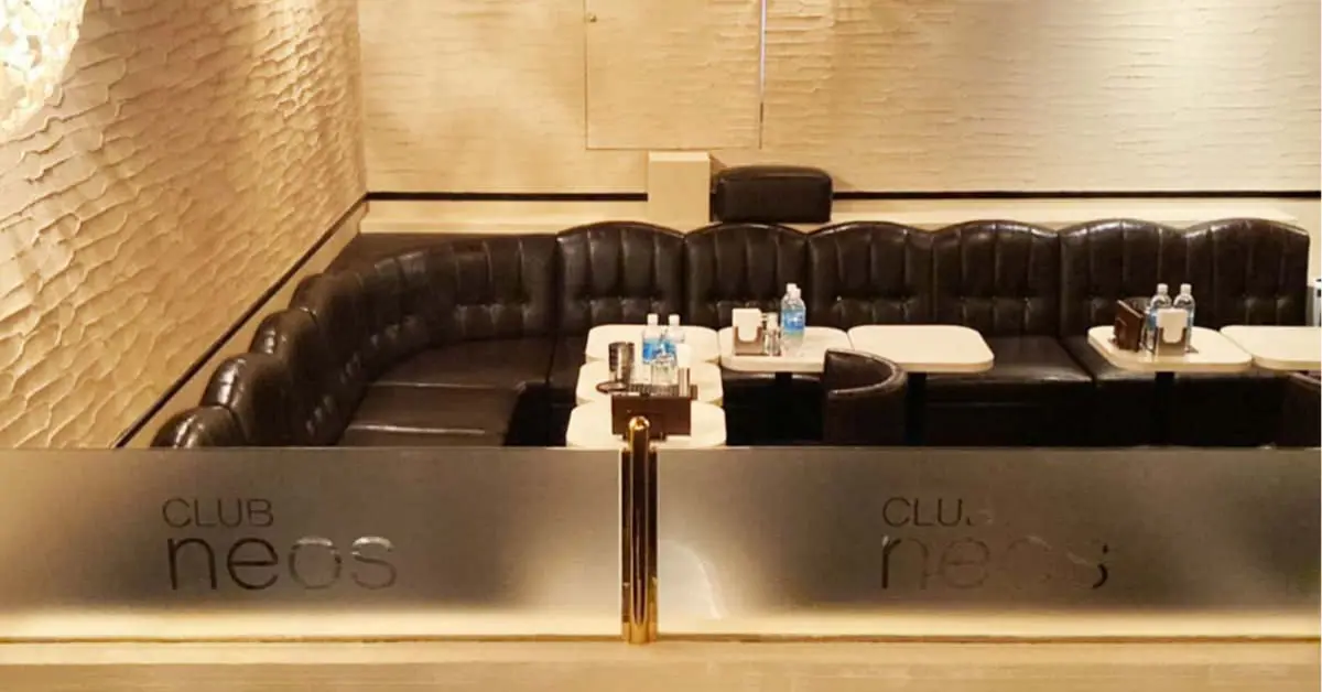 船橋ネオスのメインフロア 店内内装+テーブル側から撮影