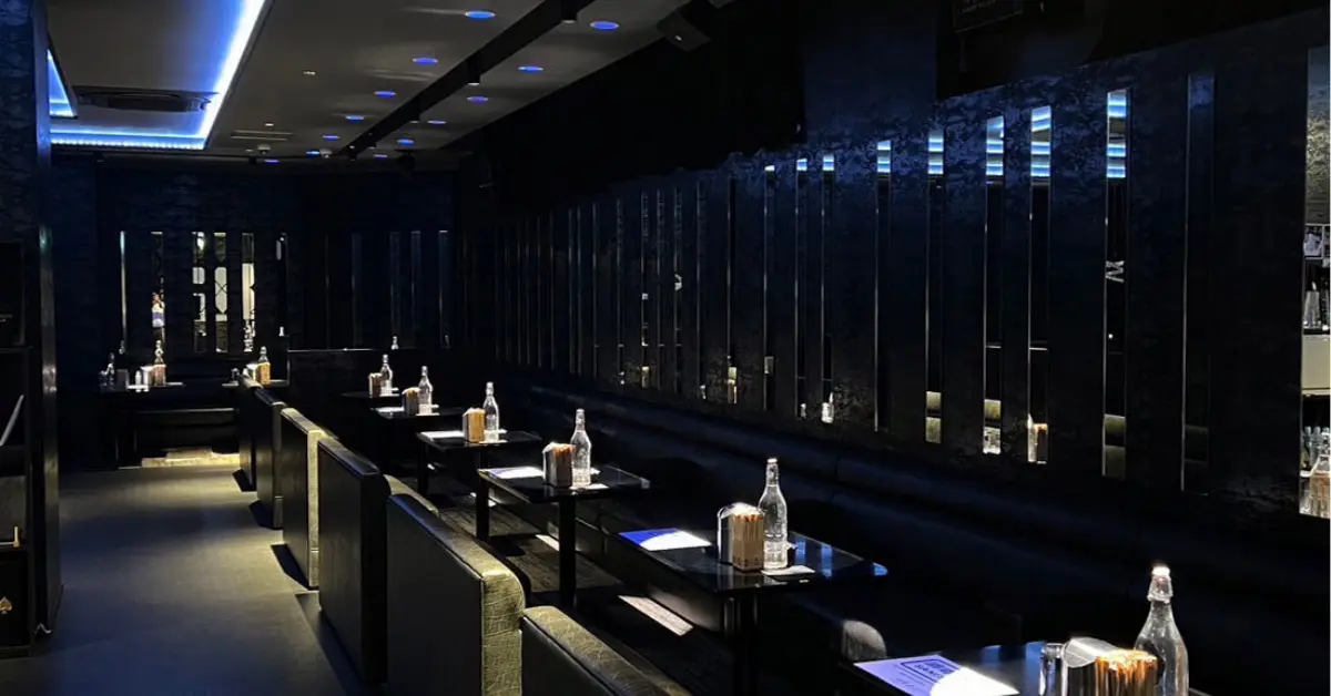 市原五井ジェネレーションのメインフロア 店内内装+通路側から撮影