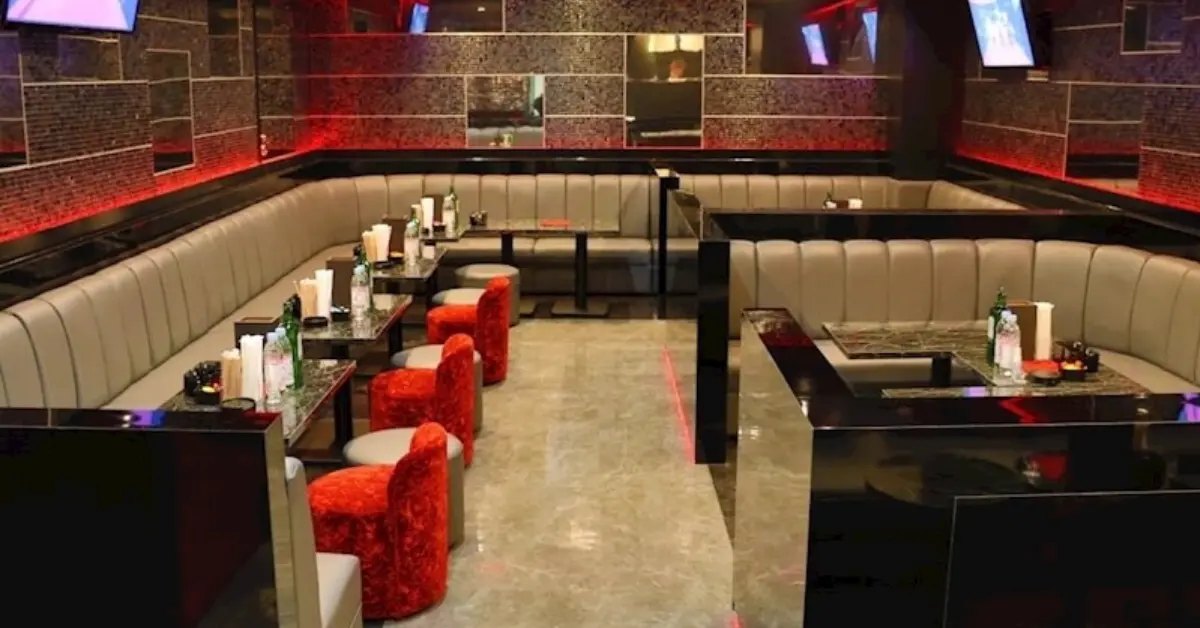 木更津ゼシカのメインフロア 店内内装+通路側から撮影