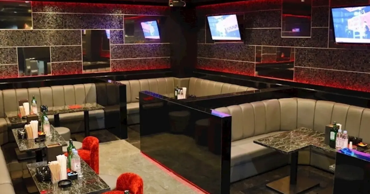 木更津ゼシカのメインフロア 店内内装