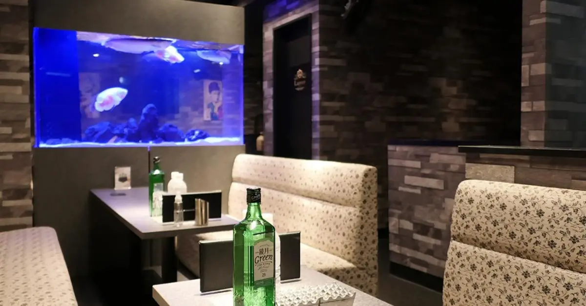 松戸レイアのメインフロア 店内内装+テーブル側から撮影