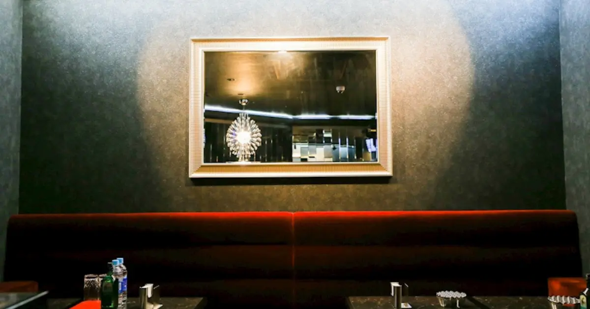 日暮里ミダスのメインフロア 店内内装+通路側から撮影