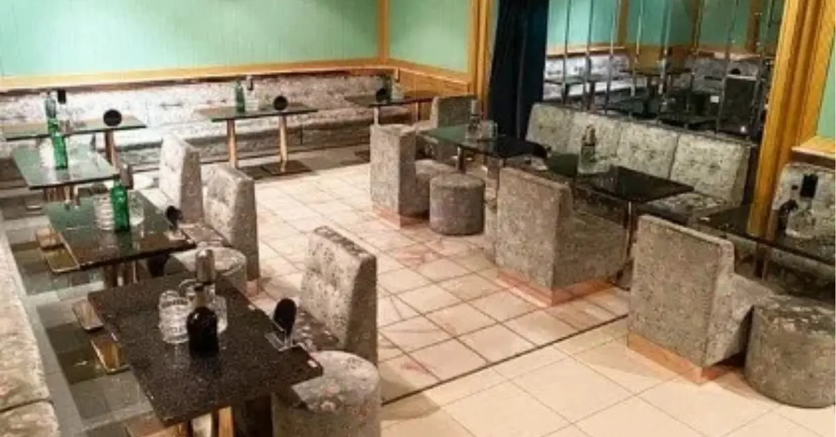 西船橋プラチナムのメインフロア 店内内装+ソファ側から撮影