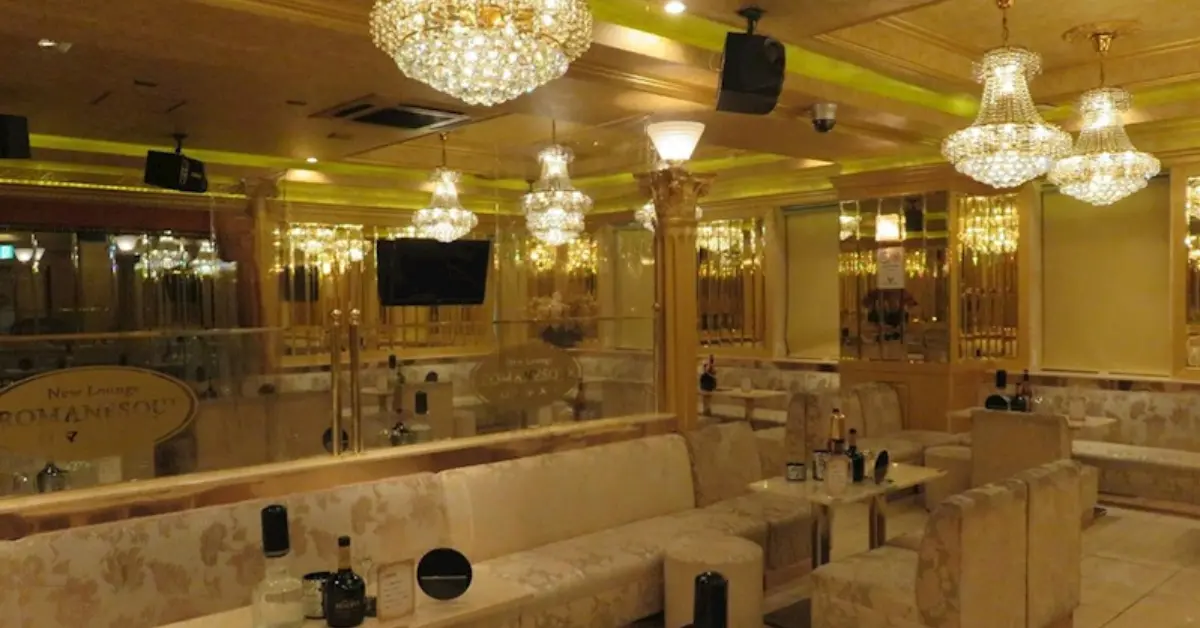 西船橋ロマネスクのメインフロア 店内内装+通路側から撮影