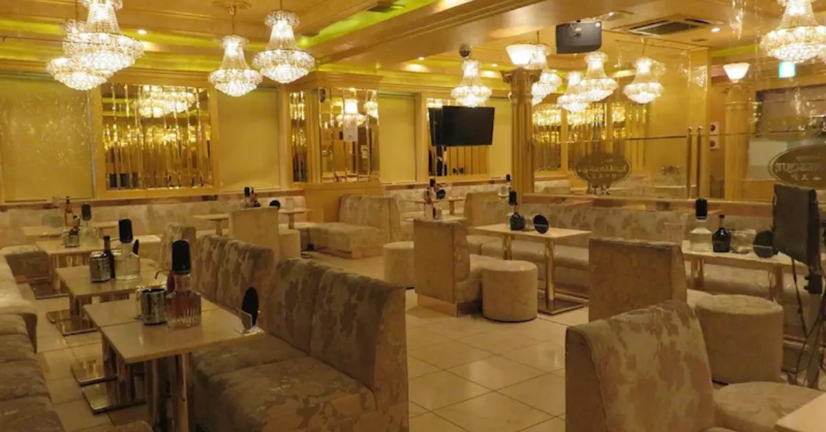 西船橋ロマネスクのメインフロア 店内内装+ソファ側から撮影