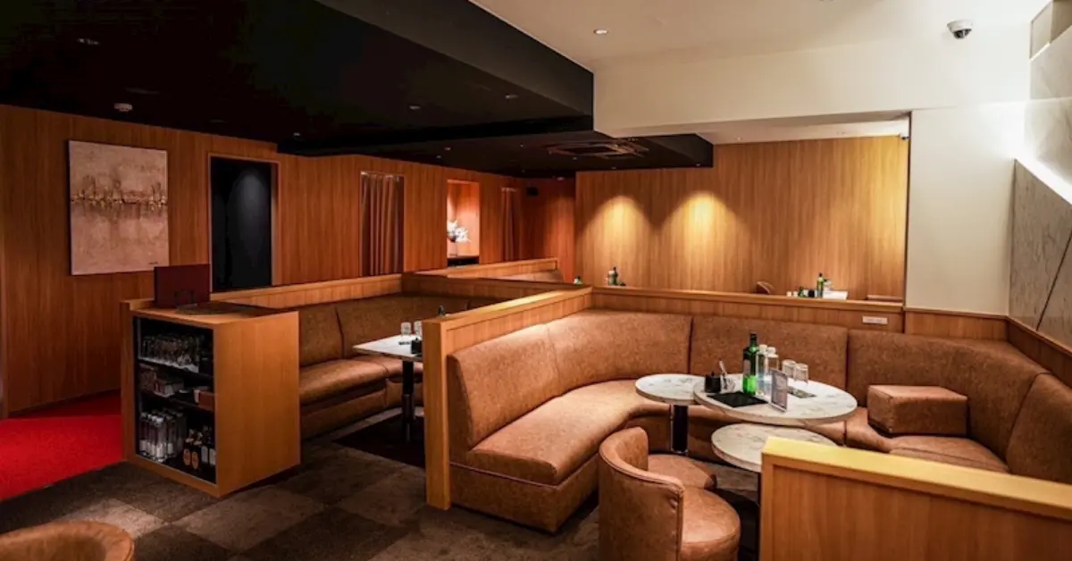 千葉富士見町キャラット(Carat)のメインフロアを撮影した店内内装