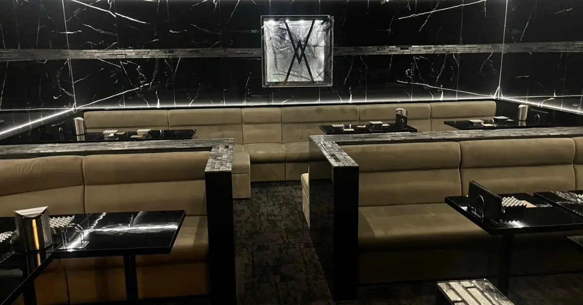 千葉富士見町プレグナント(girls Bar Pregnant)のメインフロアを撮影した店内内装