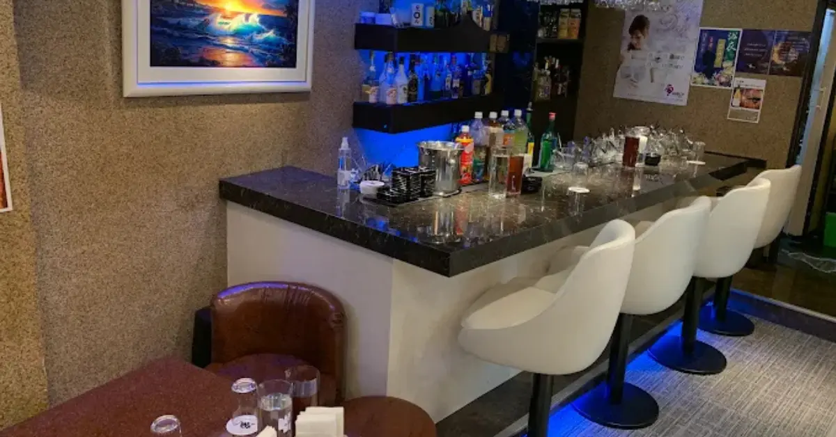 船橋ミカドのメインフロア 店内内装+カウンター側から撮影