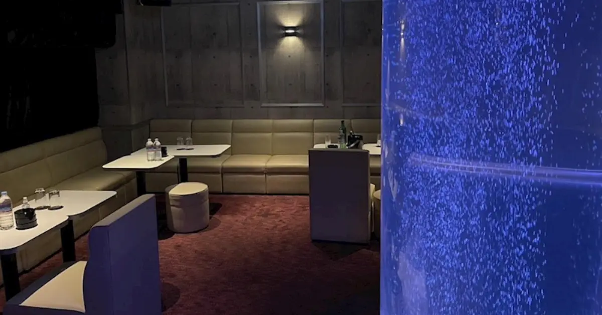 本八幡レイン（Club Rain）のメインフロアを撮影した店内内装