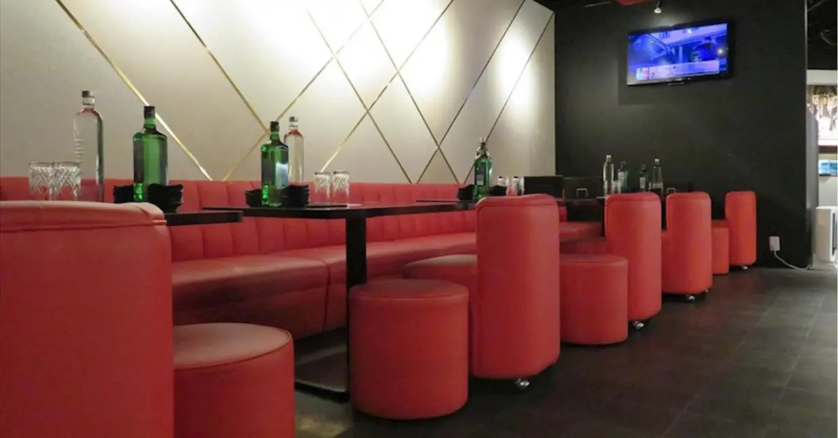 成田ハニービー（Honey&Be）のメインフロアを撮影した店内内装