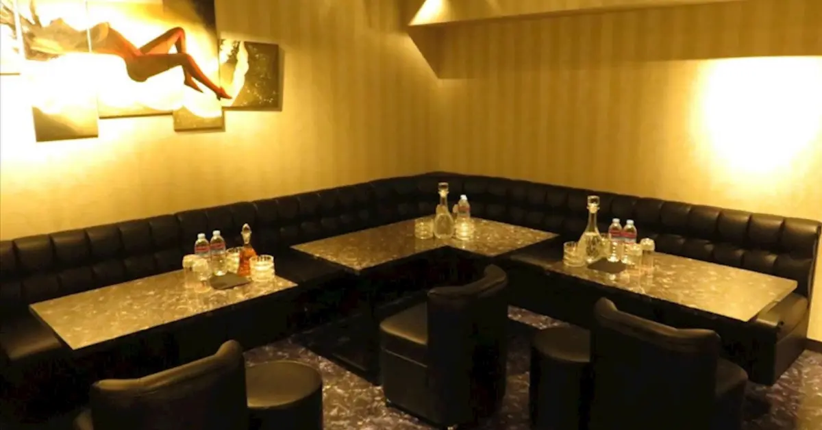 成田ハニービー（Honey&Be）の個室VIPルームを撮影した店内内装