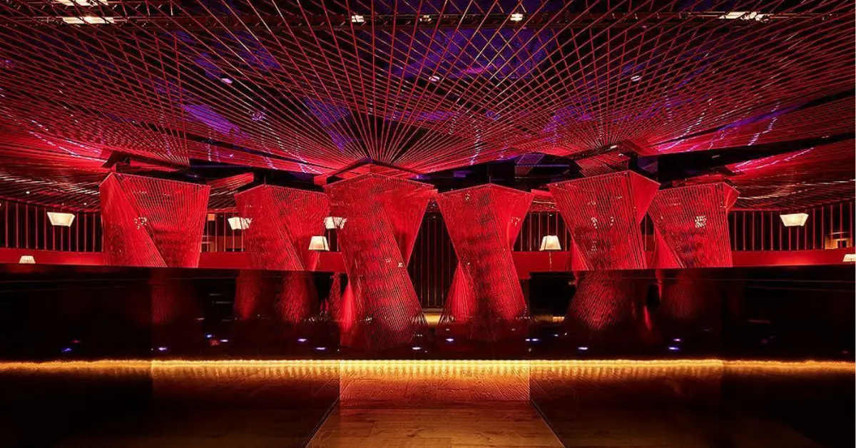 新宿歌舞伎町美人茶屋 新宿（美人茶屋 新宿）の店内に設置されたモニュメントを撮影した店内内装