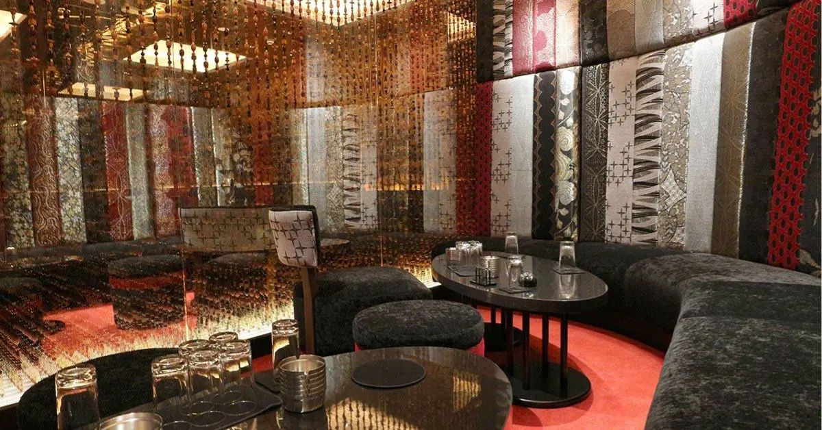 新宿歌舞伎町ハナビのVIPルーム 店内内装 テーブル側から撮影