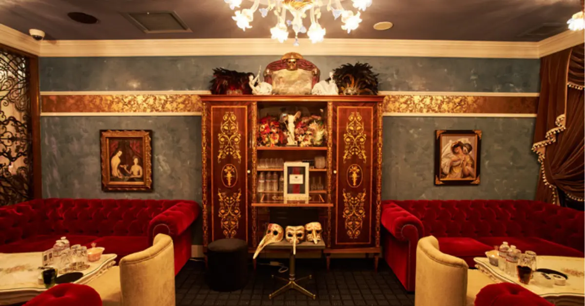 新宿歌舞伎町ベネ東京(VENET TOKYO SHINJUKU)のメインフロアを撮影した店内内装