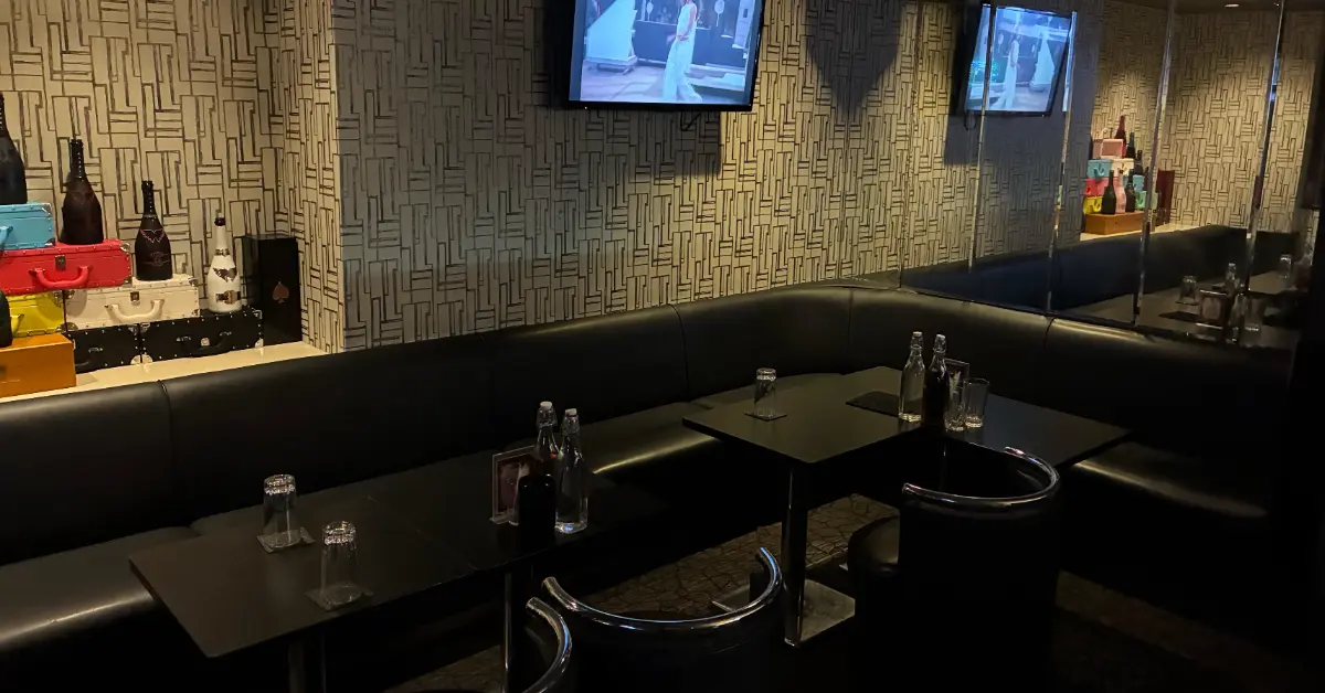 千葉富士見町アーチ（club archi）のメインフロアを撮影した店内内装