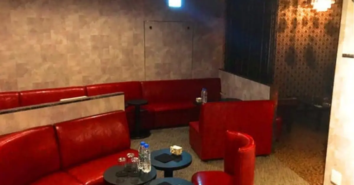 千葉 富士見町 スイビ（粋美）のメインフロアを撮影した店内内装