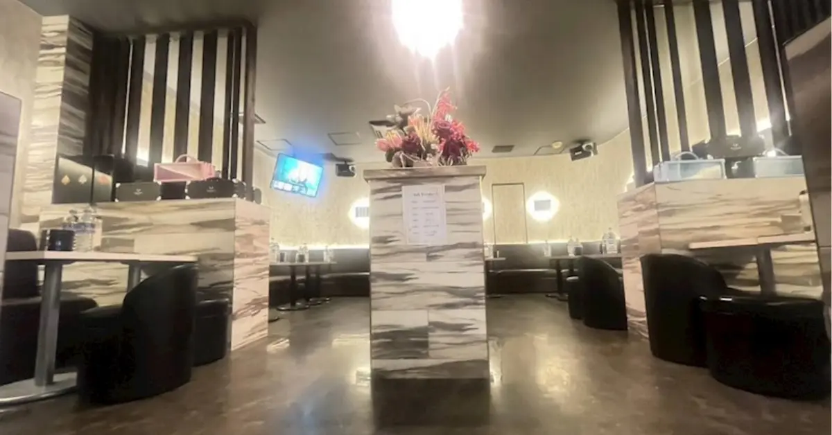 船橋 ジュア(Jua)のメインフロアを通路側から撮影した店内内装