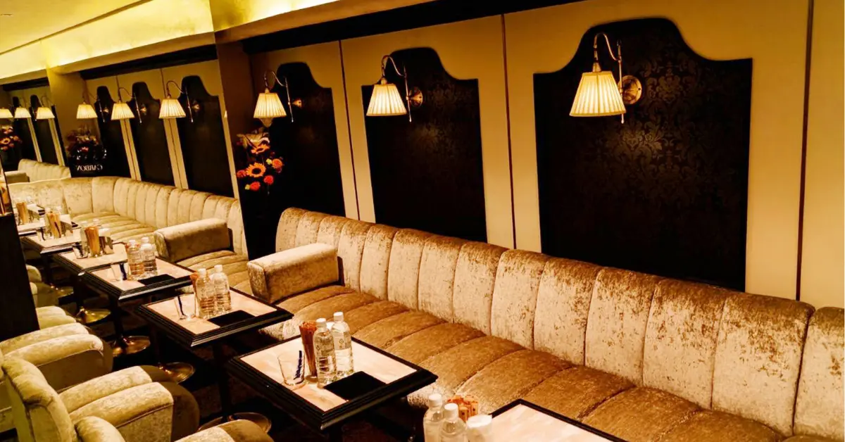 銀座ココ（Club coco）のメインフロアを撮影した店内内装