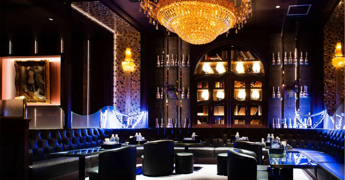 銀座ジェイヴォーグ（J-VOGUE）のメインフロアを撮影した店内内装