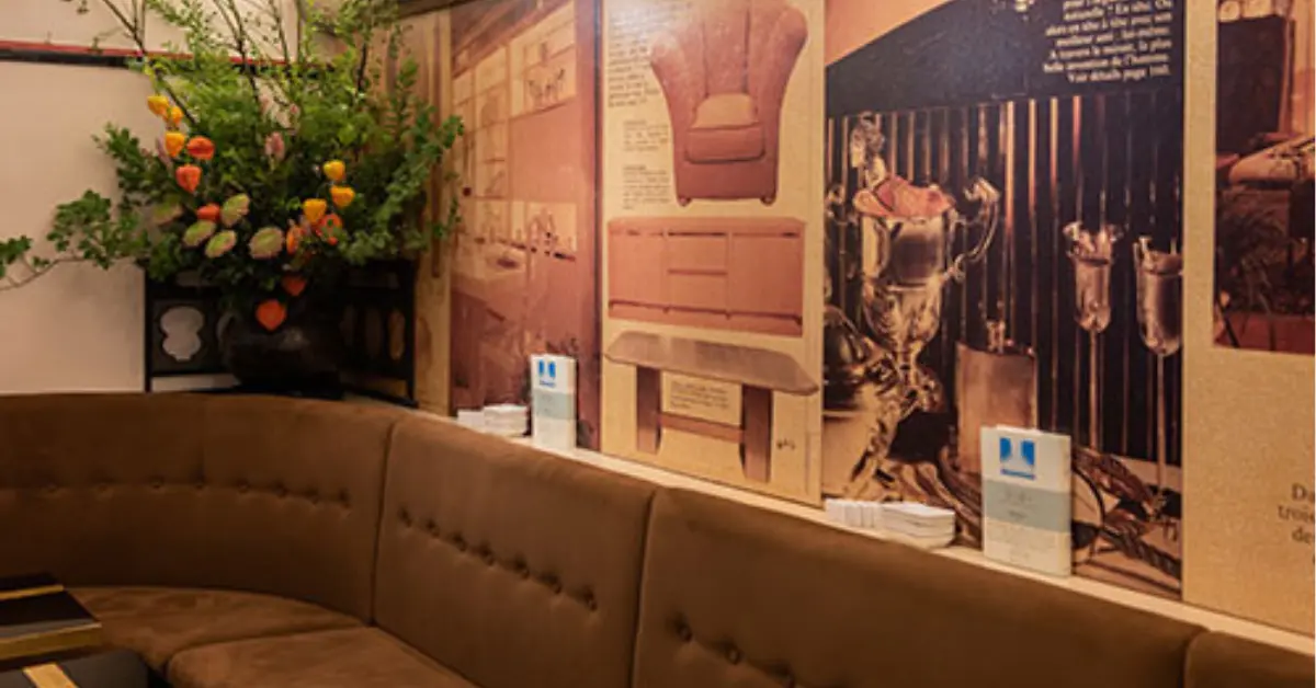 銀座マイコ（麻衣子）のメインフロアをソファ側から撮影した店内内装