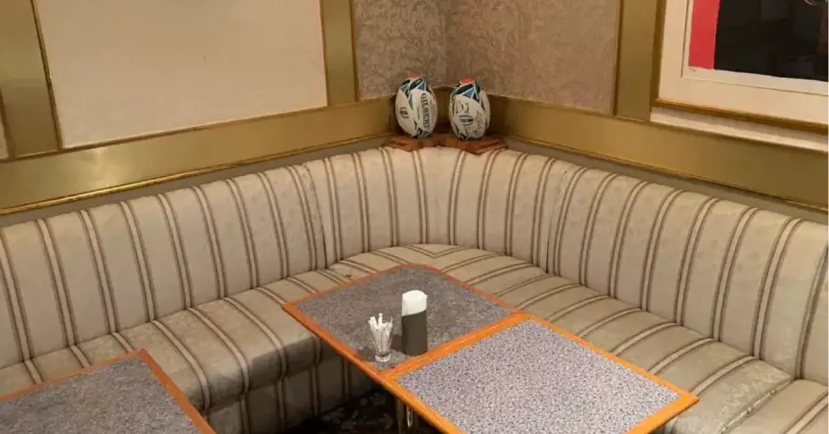 銀座ミラージュ（Club MIrage）のメインフロアを通路側から撮影した店内内装