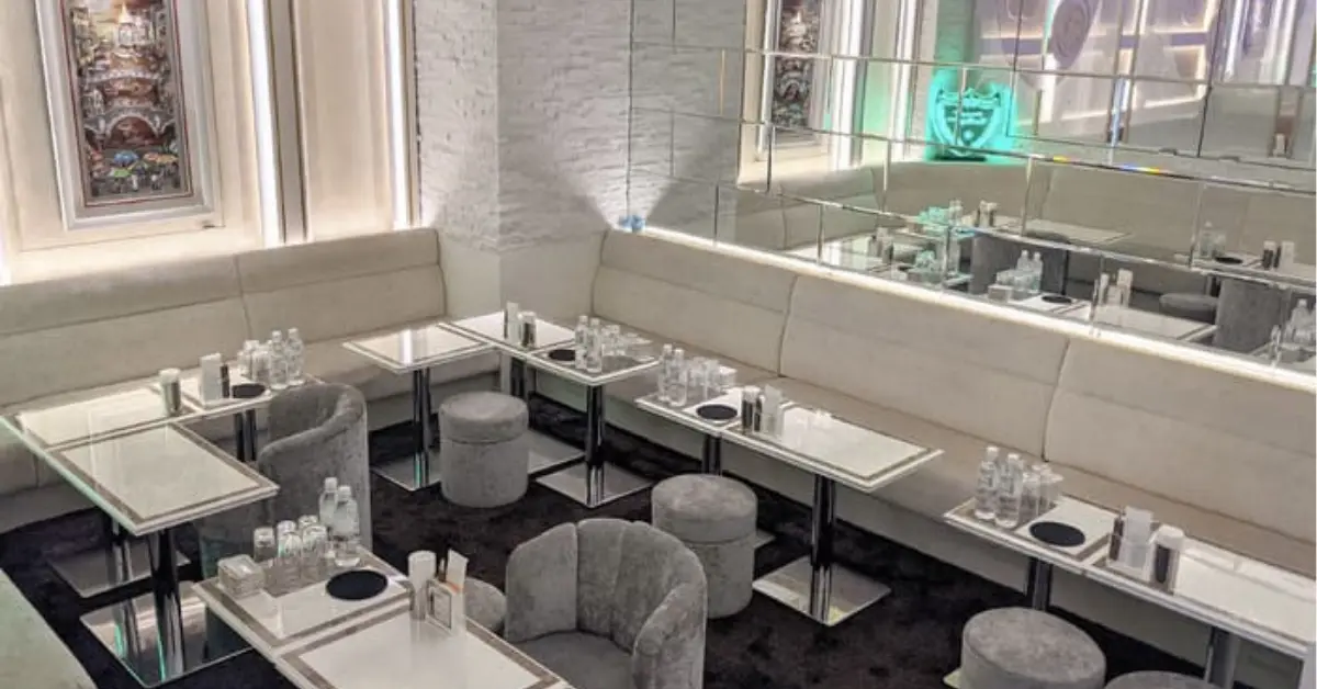 銀座ネクスト（CLUB NEXT GINZA）のメインフロアを撮影した店内内装