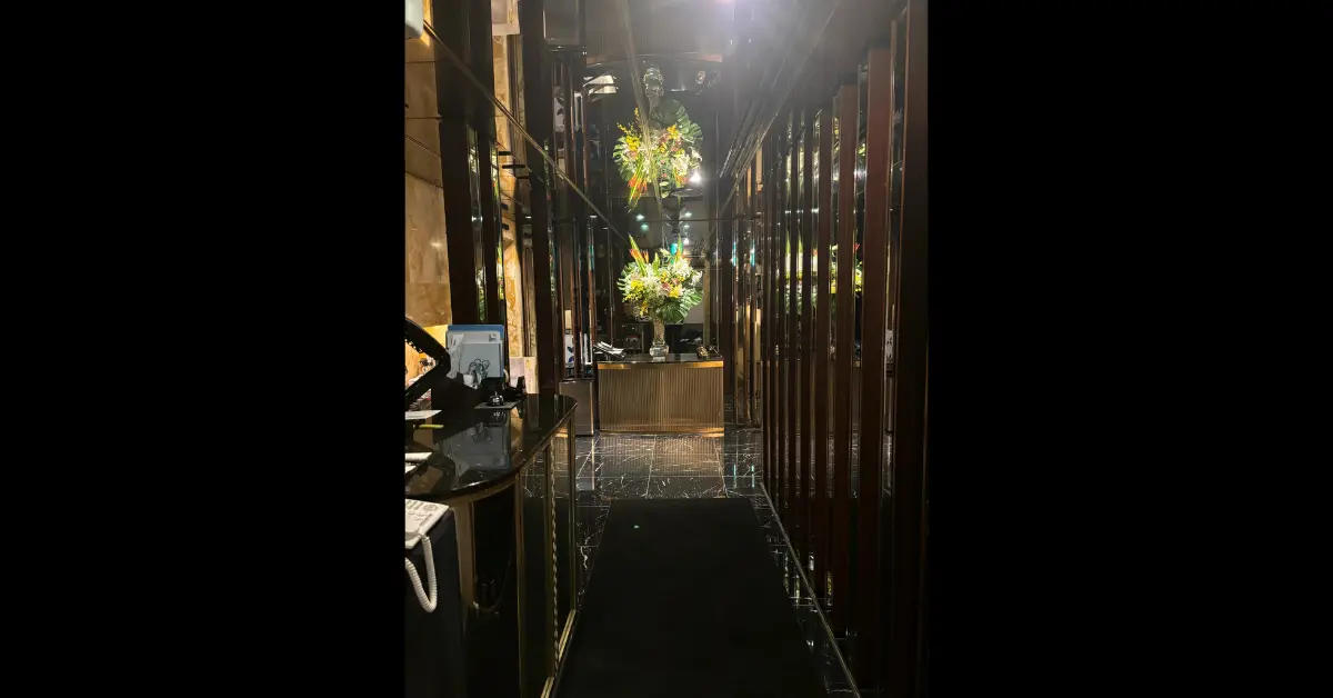 銀座オロオロ（OROORO）のエントランスを撮影した店内内装