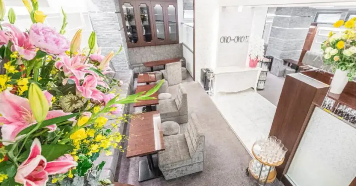 銀座オロオロセカンド（OROORO second）のメインフロアを通路側から撮影した店内内装