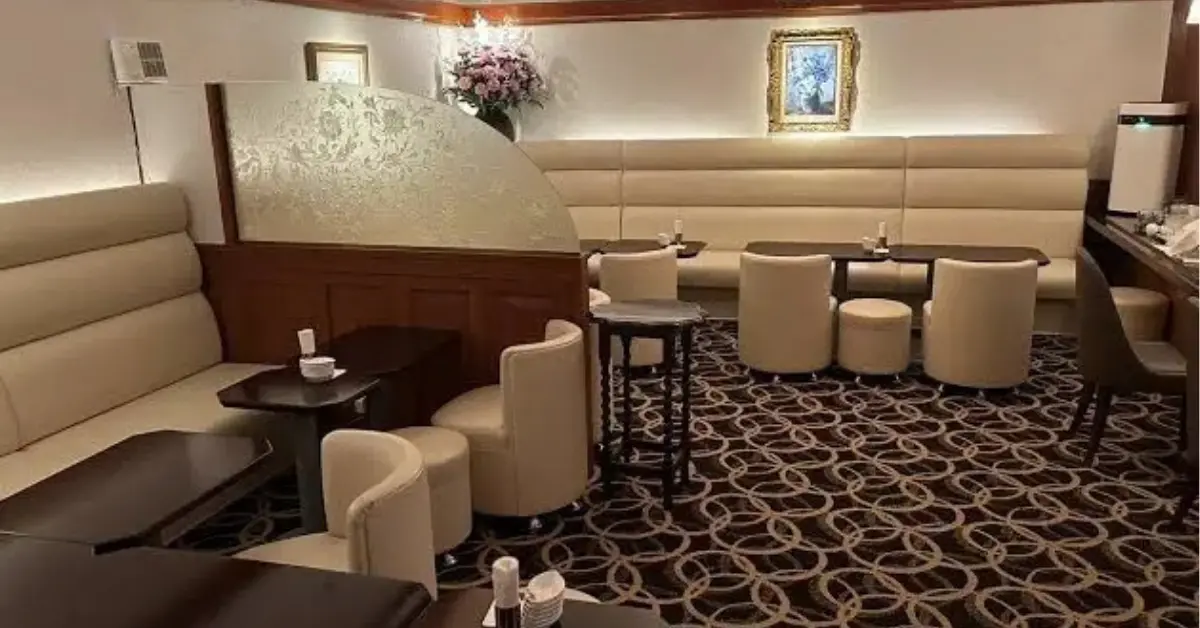 銀座ぷらてぃーな（プラティーナ）のメインフロアを撮影した店内内装