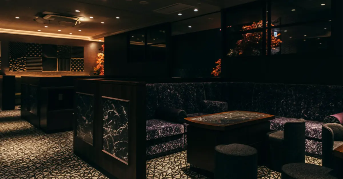 銀座ロッセ（ROSSE）のメインフロアを撮影した店内内装