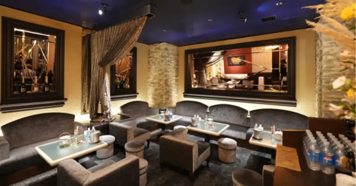 銀座ソシエグラン（Socie GLAM）のメインフロアを撮影した店内内装