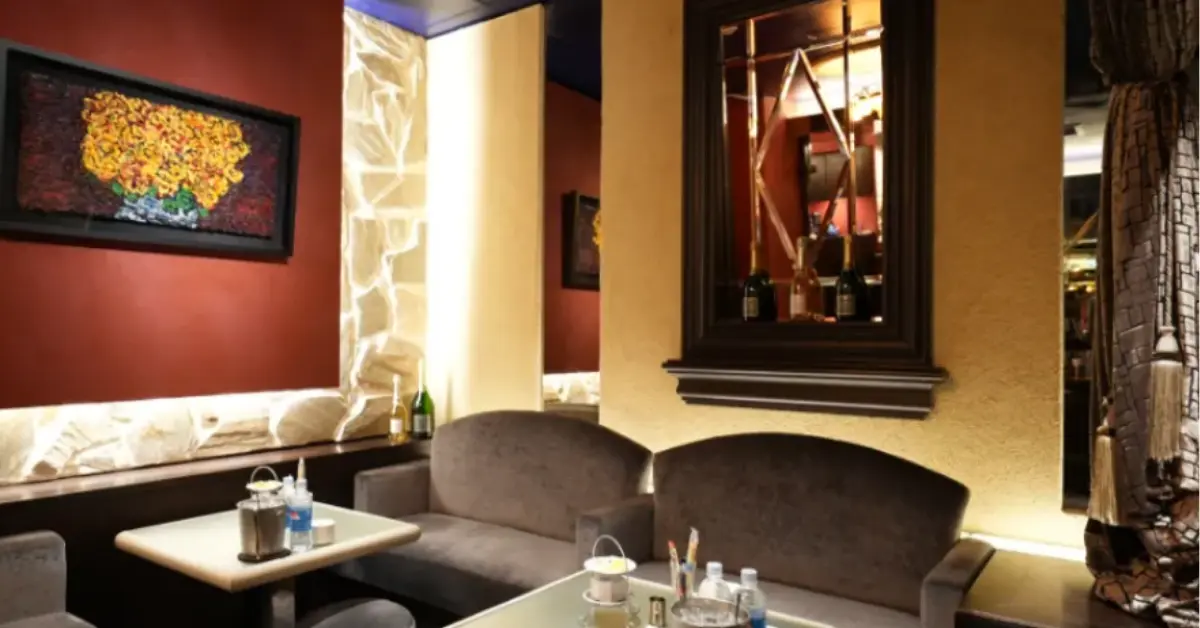 銀座ソシエグラン（Socie GLAM）のメインフロアをテーブル側から撮影した店内内装