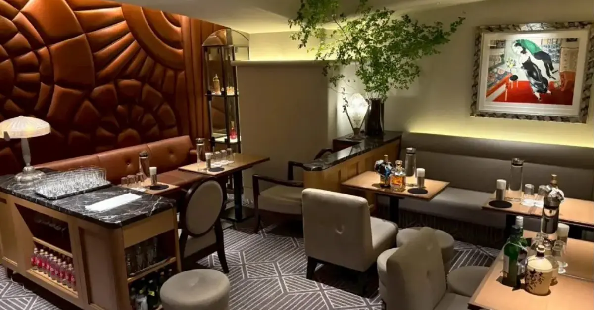 銀座ヨシ（予詩）のメインフロアを撮影した店内内装