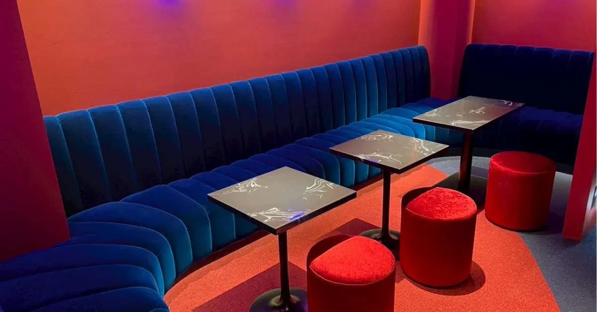 新橋 カリンのメインフロア内装