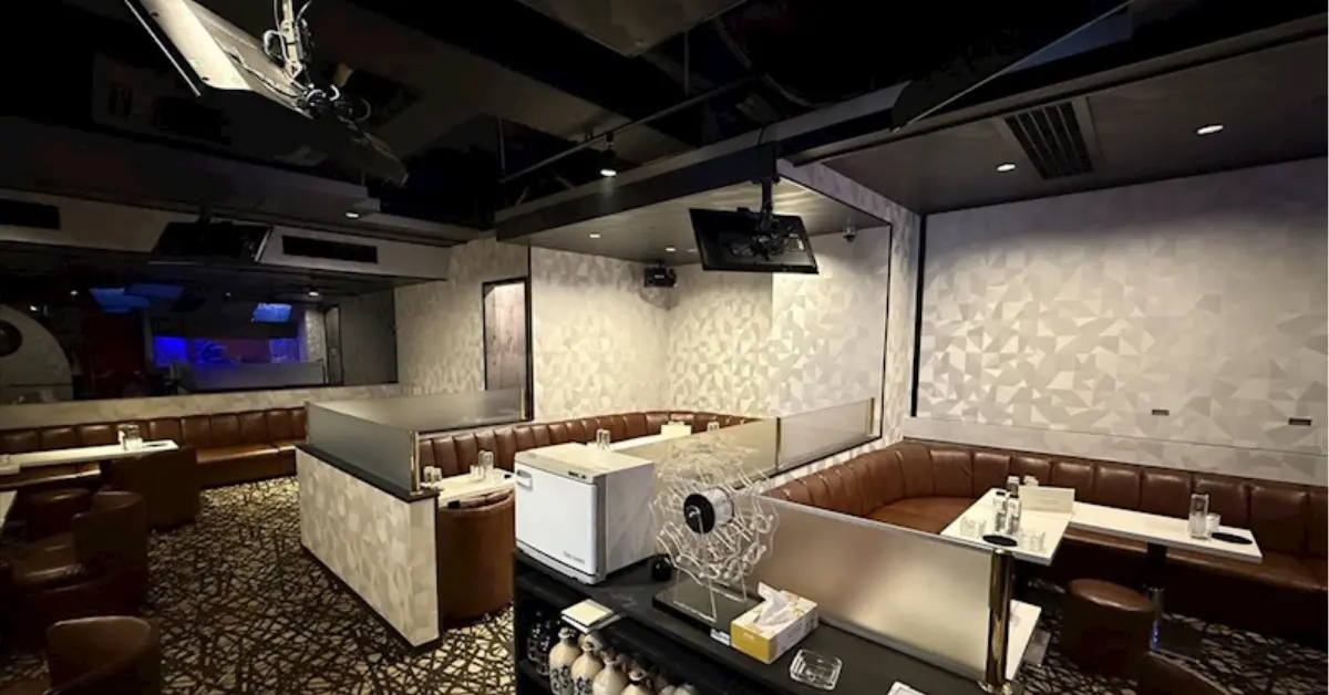 千葉 富士見町 キングアンドジョーカー（King&JOKER）のメインフロアを撮影した店内内装