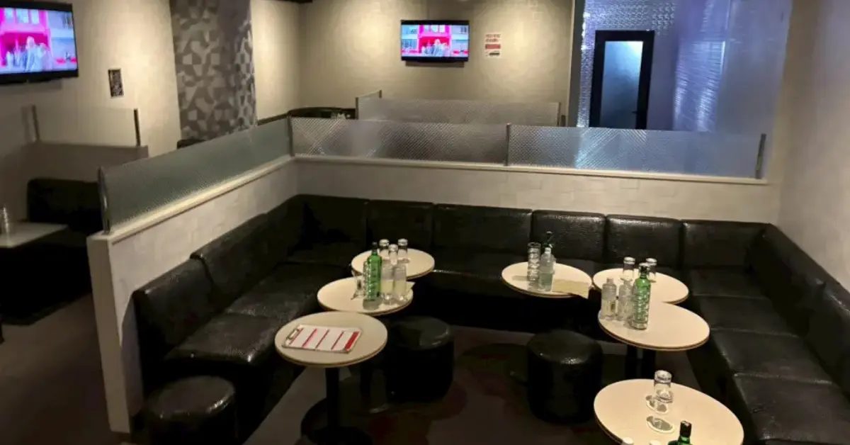 千葉 富士見町 グランヴァレ（gran Valle）のメインフロアを撮影した店内内装