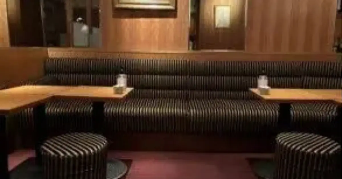 銀座アルゴ（ARGO）のメインフロアを通路側から撮影した店内内装